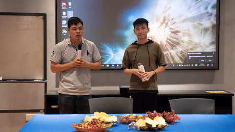 他是卡百利設(shè)計(jì)師，如今將前往大學(xué)繼續(xù)學(xué)習(xí)深造！