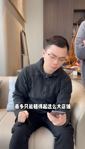 小門店的春天到了！45㎡也能做藝術(shù)漆門店
